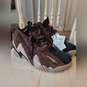 Reebok Size 9.5 Mens Reebok Hurrikaze 2 Mid Looney Tunes Tasmanian Devil